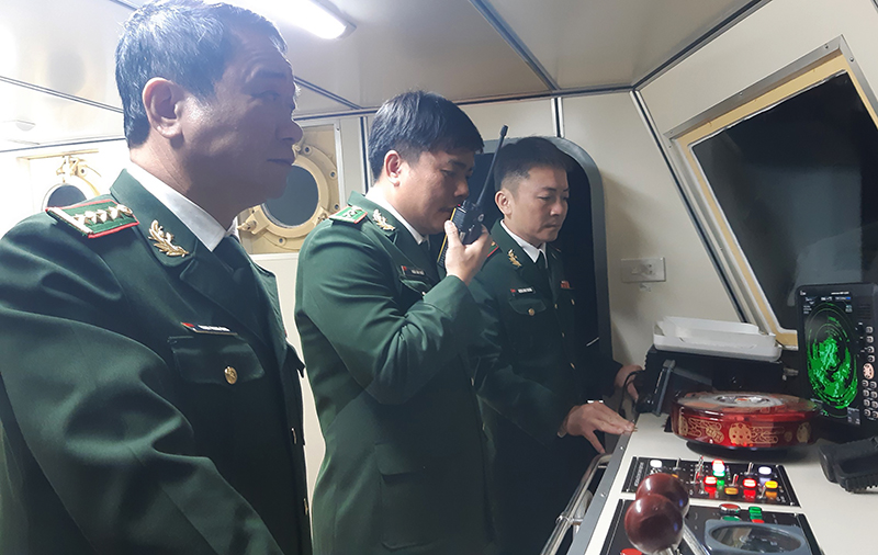 Đại tá Trịnh Thanh Bình, Chỉ huy trưởng cùng đoàn công tác kiểm tra công tác SSCĐ tại tàu BP-18, Hải đội 2 (Ngọc Hòa).
