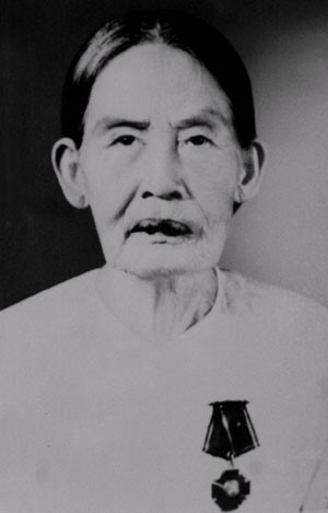Cụ bà Đặng Thị Cấp, người mẹ, người bà của 3 vị tướng (ảnh do gia đình bác Nguyễn Hữu Ảnh, em trai của Trung tướng Đồng Sỹ Nguyên cung cấp).