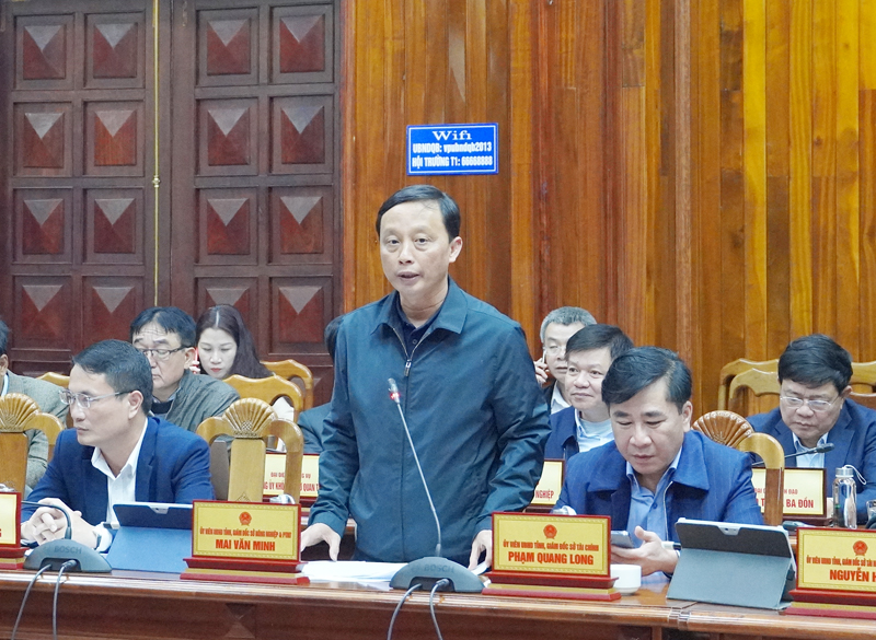 Giám đốc Sở Nông nghiệp và PTNT Mai Văn Minh phát biểu tại phiên họp.