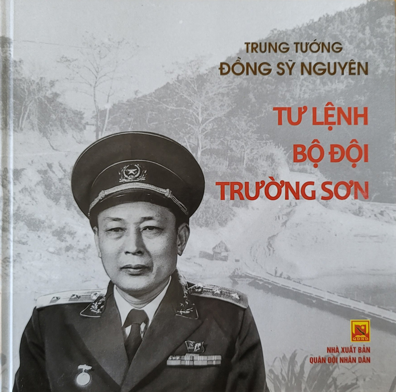 Cuốn sách ảnh “Trung tướng Đồng Sỹ Nguyên- Tư lệnh Bộ đội Trường Sơn”