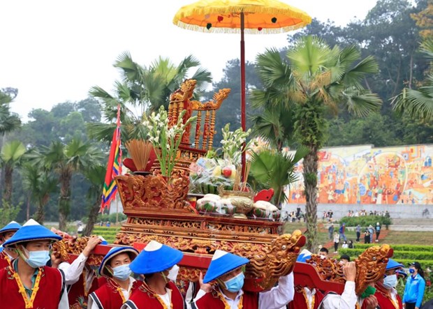 Tín ngưỡng thờ cúng Hùng Vương của Việt Nam đã vượt ra khỏi ranh giới quốc gia để trở thành di sản văn hóa chung của cả nhân loại. Trong ảnh: Đoàn nghi lễ rước kiệu dâng lễ vật tưởng nhớ các Vua Hùng. (Ảnh: Thống Nhất/TTXVN)