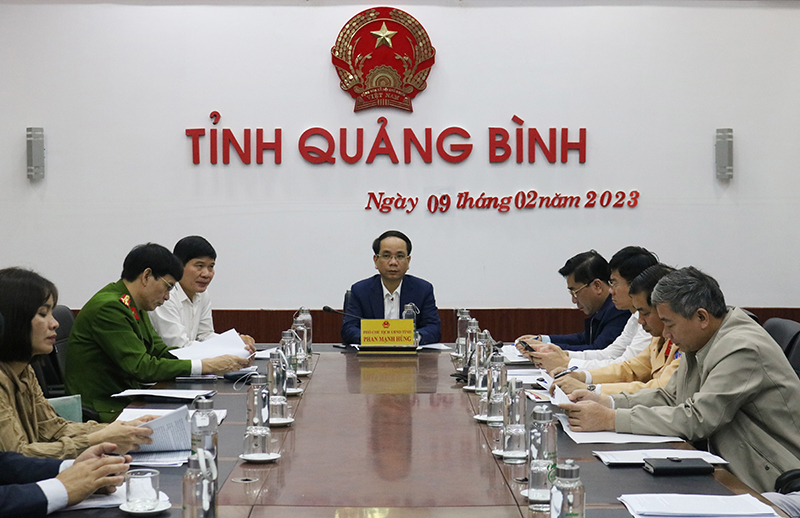 Đồng chí Phó Chủ tịch UBND tỉnh Phan Mạnh Hùng chủ trì hội nghị tại điểm cầu Quảng Bình.