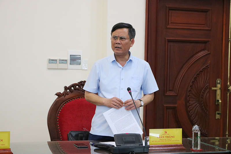  Đồng chí Trần Thắng, Phó Bí thư Tỉnh ủy, Chủ tịch UBND tỉnh, Phó Trưởng Ban Chỉ đạo Cải cách tư pháp tỉnh phát biểu tại hội nghị.