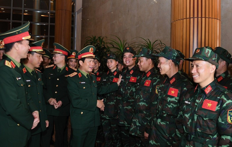 Thượng tướng Nguyễn Tân Cương gặp gỡ, động viên các quân nhân trước lúc lên đường làm nhiệm vụ tại Thổ Nhĩ Kỳ.
