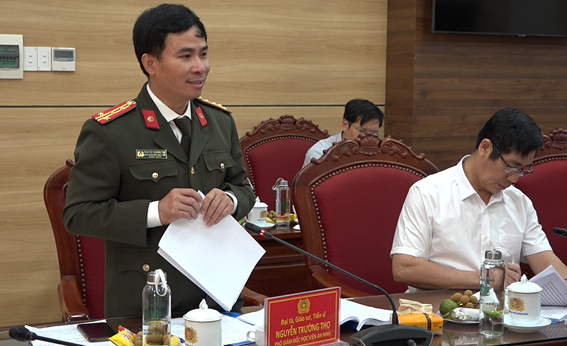 Đại tá, GS, TS Nguyễn Trường Thọ, Phó giám đốc Học viện ANND phát biểu tham luận tại hội thảo.