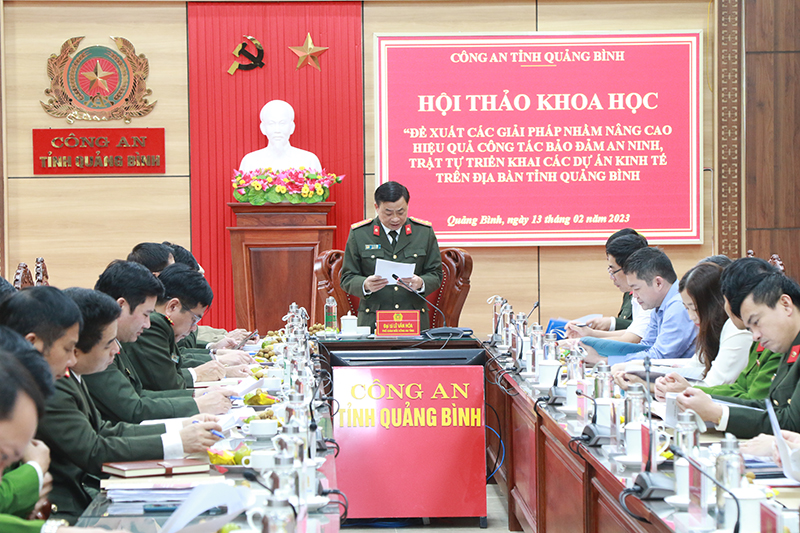 Đại tá, Th.s Lê Văn Hóa, Phó Giám đốc Công an tỉnh, Chủ nhiệm đề phát biểu kết luận tại buổi hội thảo.