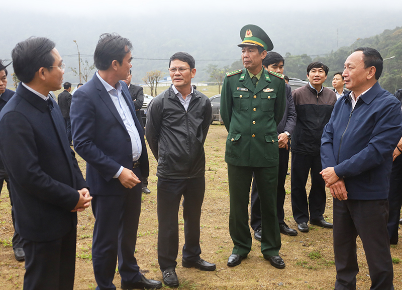 Đồng chí Trần Hải Châu kiểm tra thực tế tại khu vực Cửa khẩu quốc tế Cha Lo.