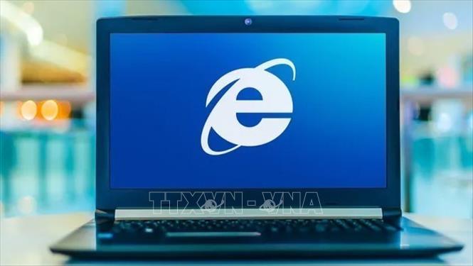 Logo trình duyệt truy cập Internet Explorer trên màn hình máy tính ở Los Angeles, Mỹ ngày 4/6/2012. Ảnh: AP/TTXVN
