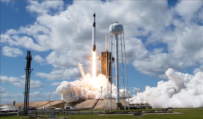 Tên lửa đẩy Falcon 9 mang theo tàu vũ trụ Endurance của SpaceX, thực hiện sứ mệnh đưa phi hành đoàn Crew-5 lên Trạm ISS, ngày 5/10/2022. Ảnh minh họa: THX/TTXVN