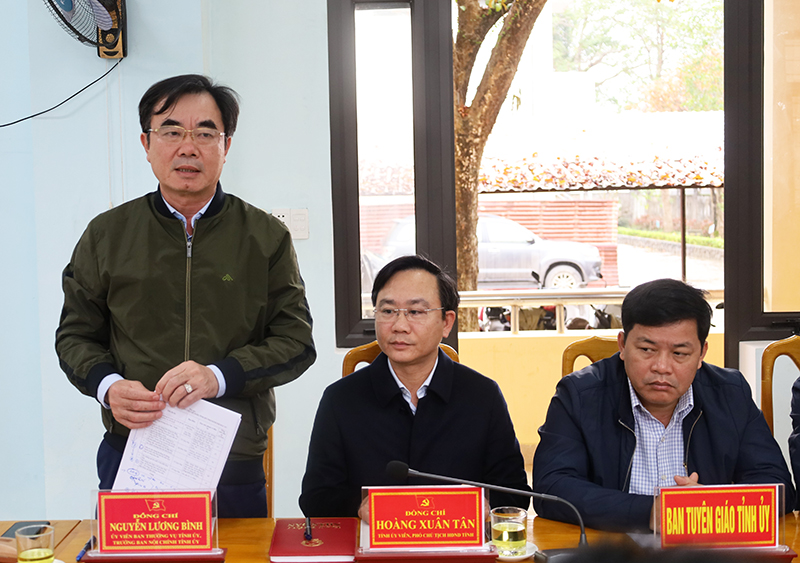 Đồng chí Trưởng ban Nội chính Tỉnh ủy Nguyễn Lương Bình phát biểu tại buổi làm việc. 