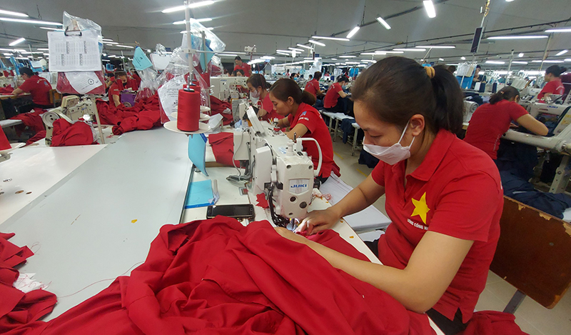 Xí nghiệp May Hà Quảng phát động phong trào thi đua lao động sản xuất để hoàn thành kế hoạch năm 2023.