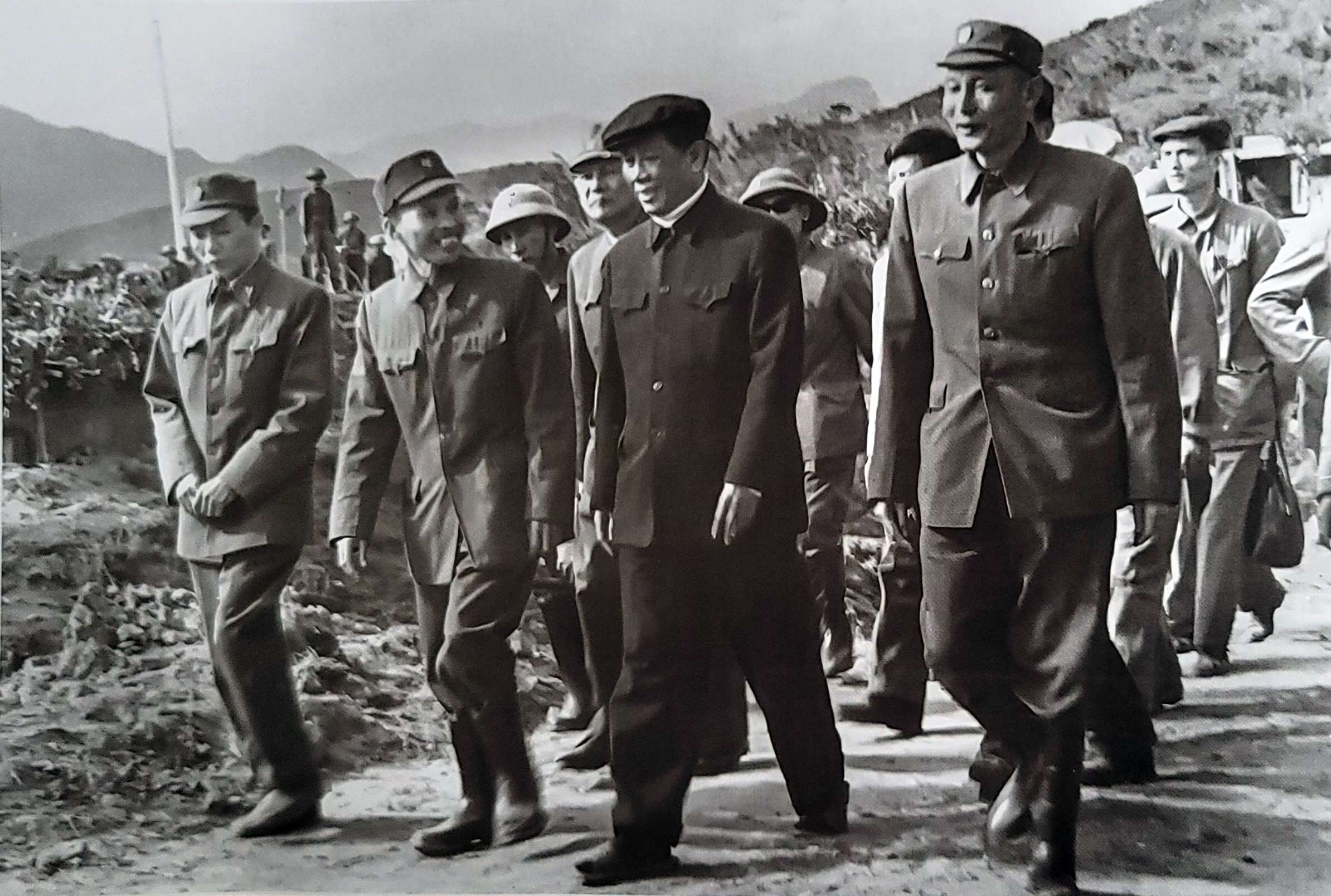  Đồng chí Tổng Bí thư Lê Duẩn thăm đường Hồ Chí Minh tháng 3/1973.