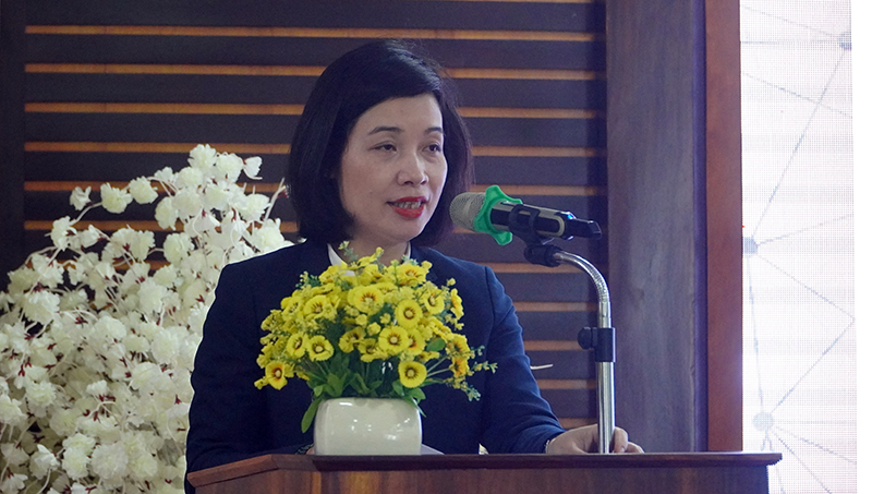 Bà Nguyễn Thị Kim Dung, đại diện lãnh đạo Trung ương Hội LHPN Việt Nam phát biểu tại hội thảo
