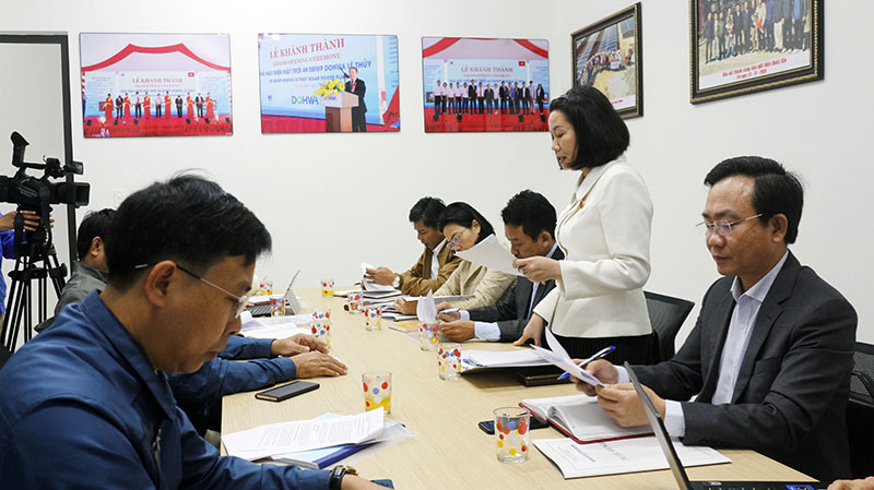 Đoàn đại biểu Quốc hội tỉnh Quảng Bình làm việc với lãnh đạo Công ty TNHH năng lượng xanh Dohwa. 