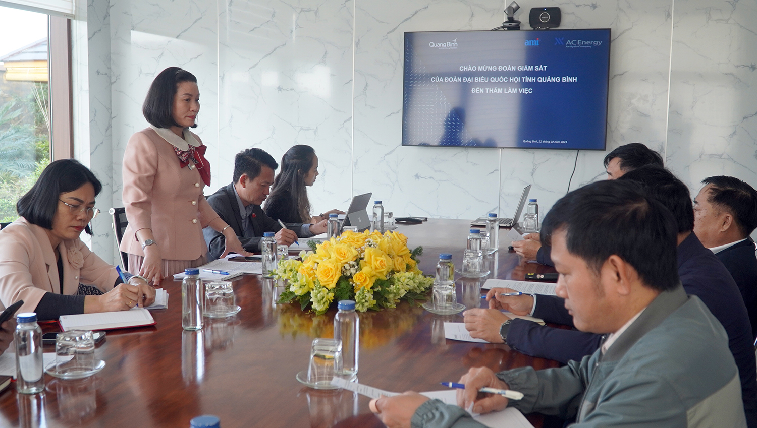 Trưởng đoàn giám sát Đoàn ĐBQH tỉnh Nguyễn Minh Tâm phát biểu tại buổi làm việc