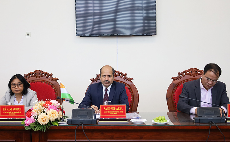 Ông Sandeep Ary phát biểu nhấn mạnh về lịch sử 51 năm mối quan hệ ngoại giao tốt đẹp, tình hữu nghị giữa Việt Nam và Ấn Độ.