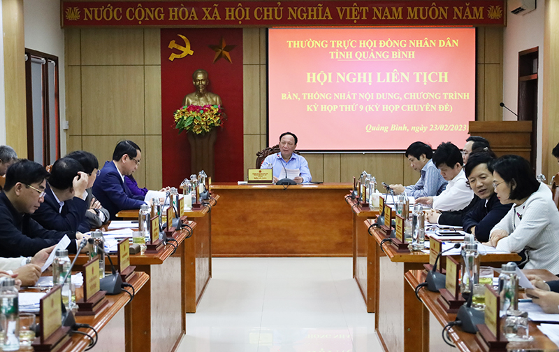 Đồng chí Chủ tịch HĐND tỉnh Trần Hải Châu chủ trì hội nghị.