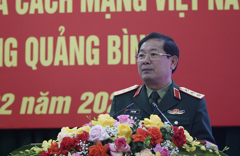 Thứ trưởng Bộ Quốc phòng Lê Huy Vịnh phát biểu khai mạc hội thảo. 