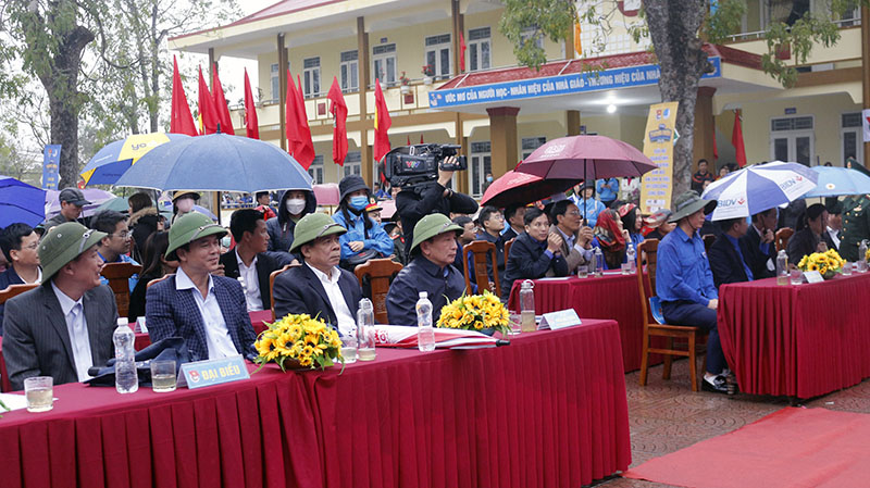 Các đại biểu tham dự lễ ra quân.