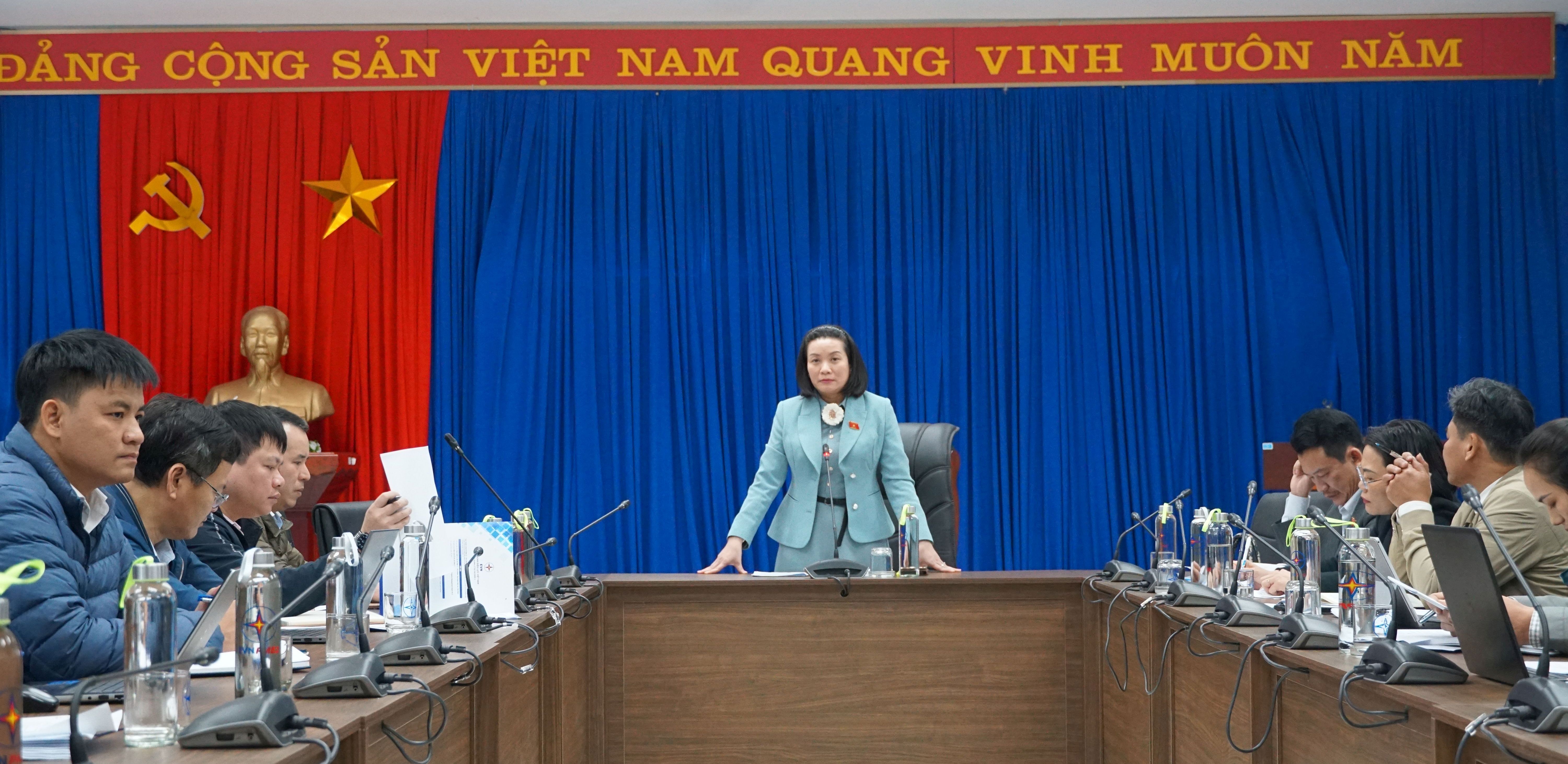 Trưởng đoàn giám sát Đoàn ĐBQH tỉnh Nguyễn Minh Tâm phát biểu tại buổi làm việc.