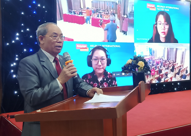 Đồng chí Đinh Minh Thử, Chủ tịch Hội Người cao tuổi tỉnh phát biểu đại diện tại hội nghị