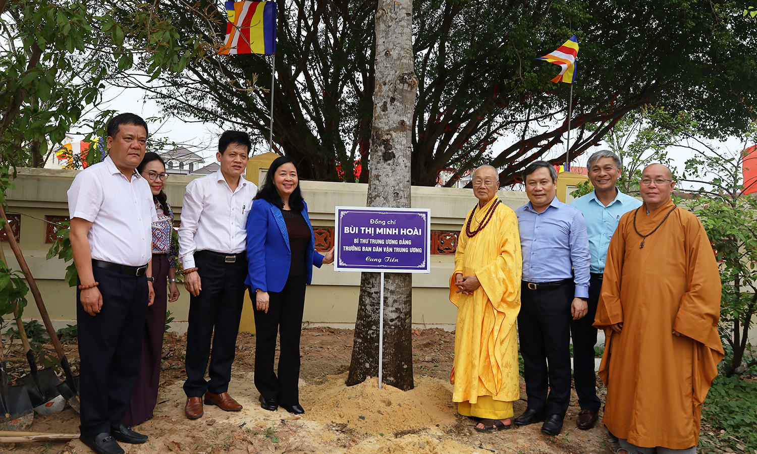Đồng chí Trưởng ban Dân vận Trung ương thăm Ban Trị sự Giáo hội Phật giáo Việt Nam tỉnh