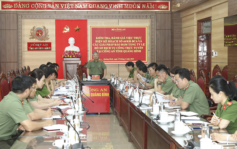 Công an tỉnh Quảng Bình đẩy mạnh cung cấp dịch vụ công trực tuyến
