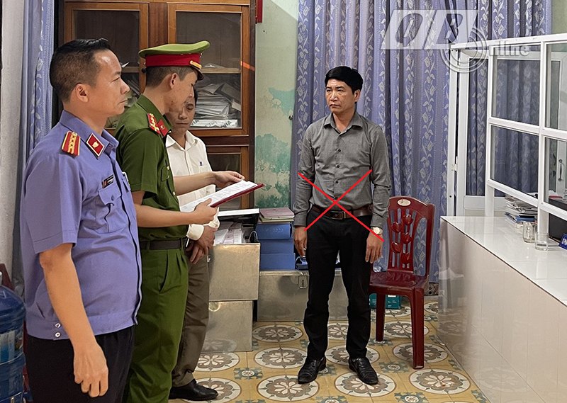 Bắt tạm giam cán bộ tư pháp UBND phường Quảng Long