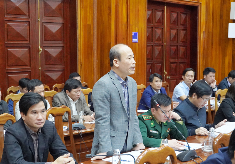 Chủ tịch UBND huyện Tuyên Hóa Lê Giang Nam phát biểu tại hội nghị.