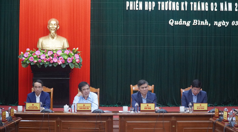 Đồng chí Phó Chủ tịch Thường trực UBND tỉnh Đoàn Ngọc Lâm chủ trì thảo luận.