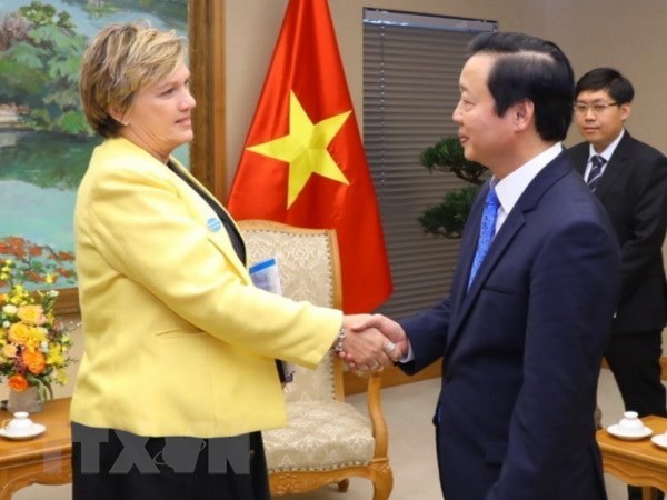 Phó Thủ tướng Trần Hồng Hà và bà Rana Flowers, Trưởng Đại diện Quỹ Nhi đồng Liên hợp quốc tại Việt Nam. (Ảnh: Văn Điệp/TTXVN)