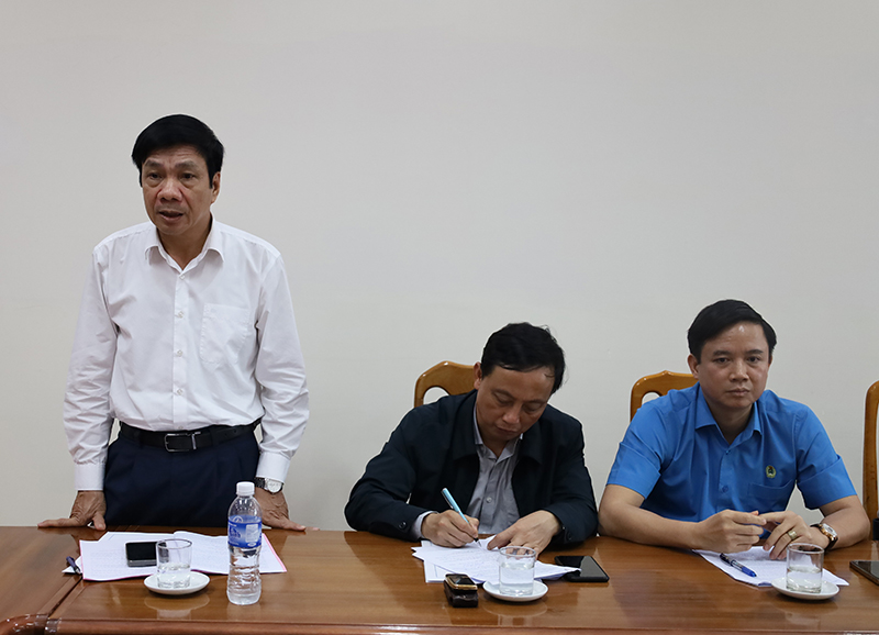 Đồng chí Phó Chủ tịch Thường trực HĐND tỉnh Nguyễn Công Huấn phát biểu tại buổi làm việc.