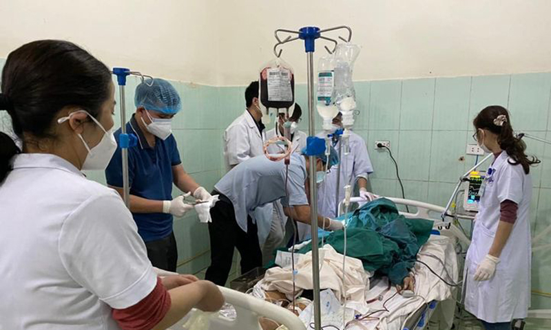 Bác sỹ BVĐK Minh Hóa và Bệnh viện HNVNCBĐH phối hợp kịp thời cứu sống bệnh nhân.