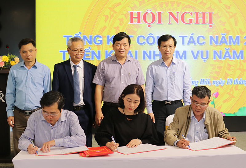 Các cơ quan báo chí ký cam kết thực hiện tiêu chí cơ quan báo chí văn hoá và văn hoá người làm báo Việt Nam.