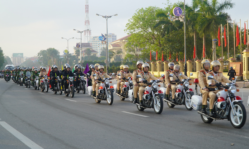 Lực lượng Công an tỉnh Quảng Bình biểu dương lực lượng, bảo vệ bình yên cho nhân dân vào các dịp lễ, Tết.