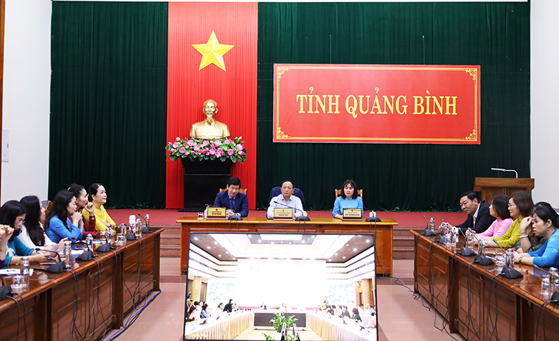 Các đồng chí lãnh đạo tỉnh tham dự hội nghị tại điểm cầu Quảng Bình.