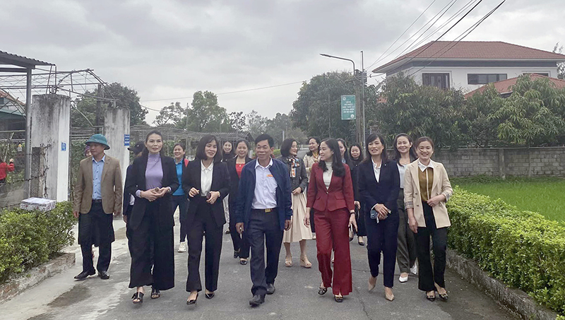 Đoàn cán bộ Hội LHPN tỉnh Quảng Bình tham quan tại xã Tượng Sơn…