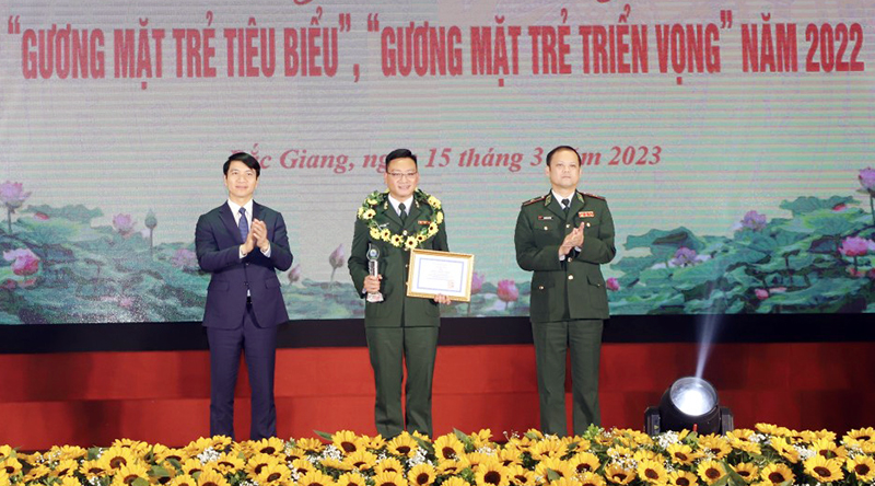 Thượng úy Võ Huy Thắng được Bộ tư lệnh BĐBP Việt Nam tuyên dương “Gương mặt trẻ tiêu biểu” năm 2022.