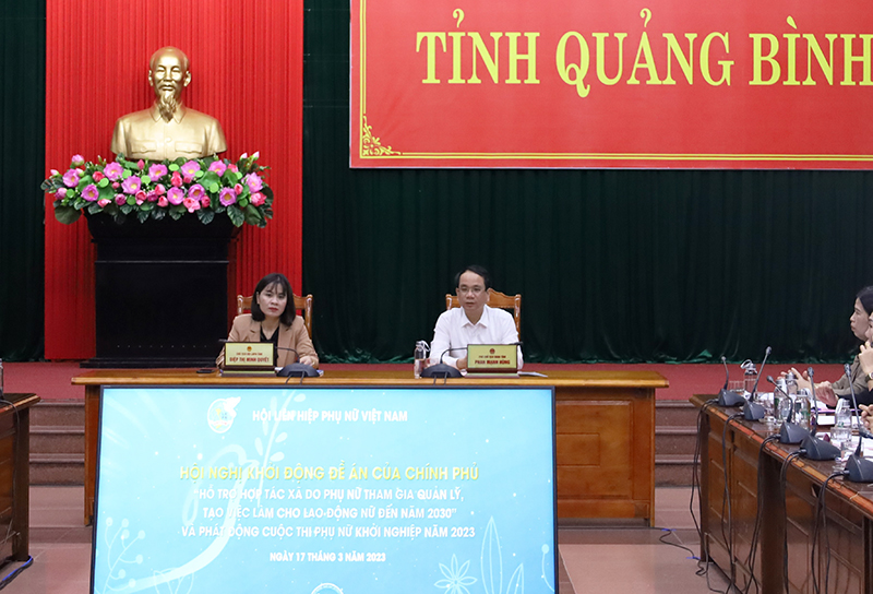 Đồng chí Phó Chủ tịch UBND tỉnh Phan Mạnh Hùng và lãnh đạo Hội LHPN tỉnh tham dự hội nghị tại điểm cầu Quảng Bình.