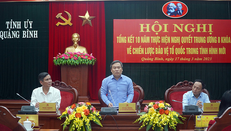 Đồng chí Bí thư Tỉnh ủy Vũ Đại Thắng tiếp thu các ý kiến chỉ đạo của đồng chí Trưởng ban Dân vận Trung ương Bùi Thị Minh Hoài.