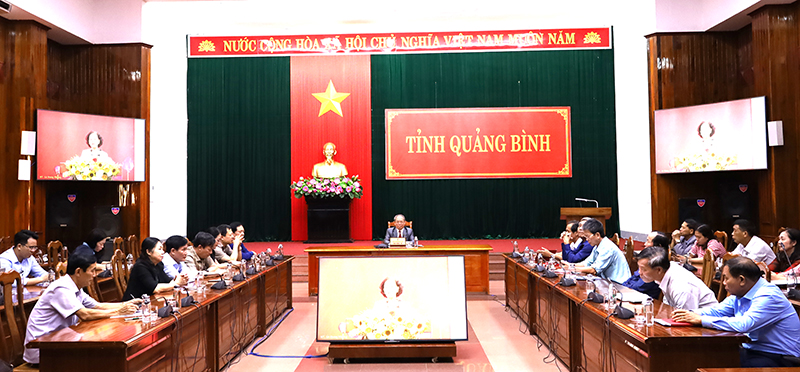Đồng chí Đinh Minh Thử, Trưởng Ban đại diện Hội NCT tỉnh, chủ trì hội nghị tại điểm cầu Quảng Bình.