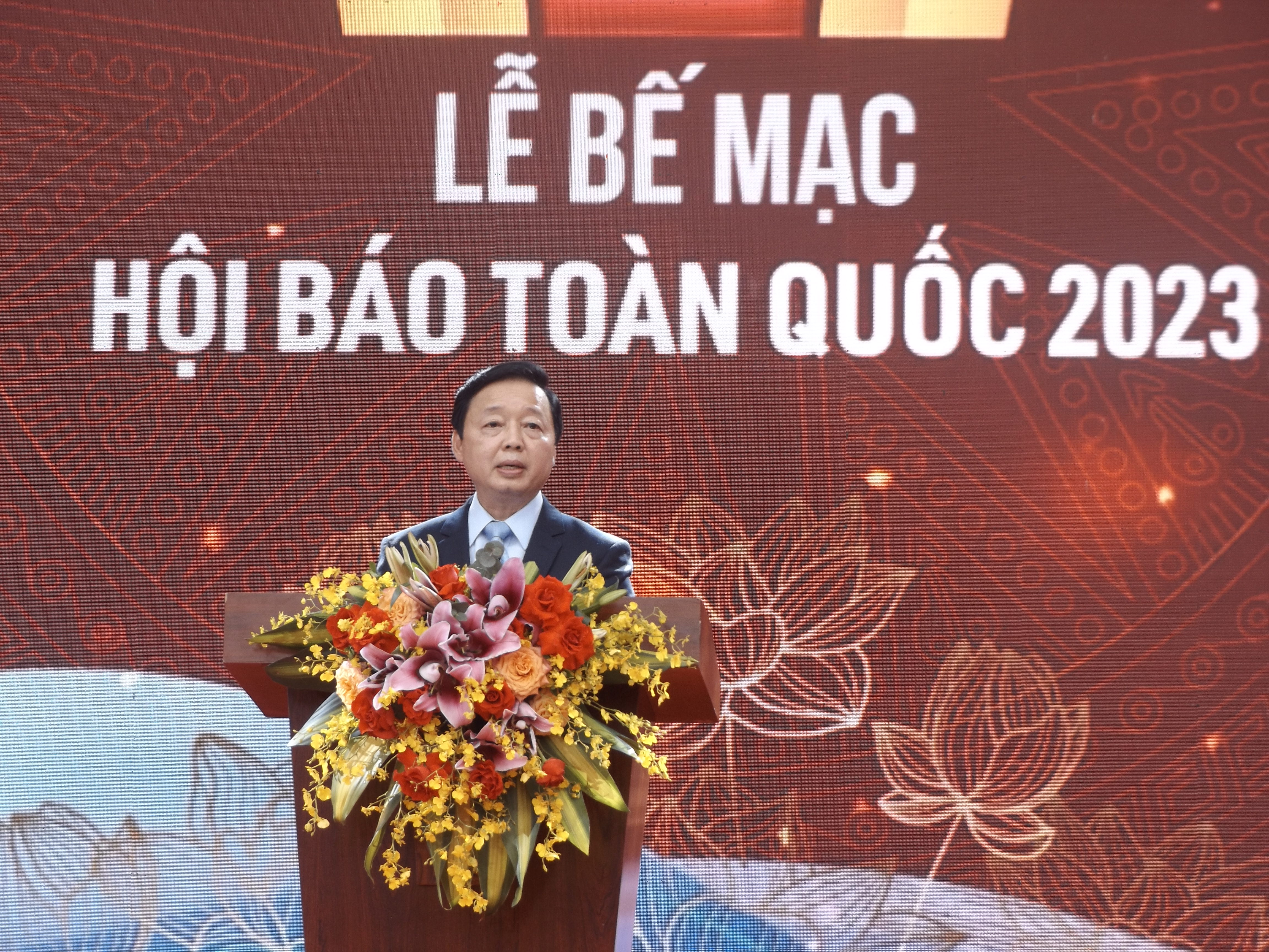  Đồng chí Trần Hồng Hà, Ủy viên Trung ương Đảng, Phó Thủ tướng Chính phủ chúc mừng thành công của Hội báo toàn quốc năm 2023.