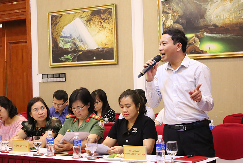 Phó Giám đốc Sở Lao động-Thương binh và Xã hội Hồ Tân Cảnh phát biểu tại hội thảo. 