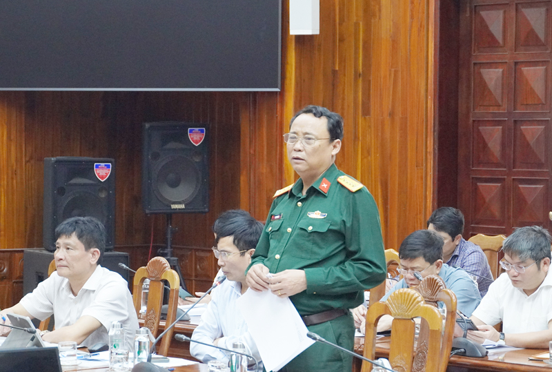 Đại diện lãnh đạo Bộ CHQS tỉnh phát biểu tại cuộc họp.
