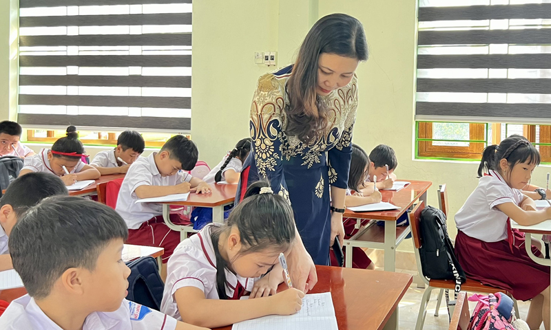 Đổi mới CT, SGK GDPT góp phần khuyến khích, nâng cao sự chủ động, sáng tạo cho giáo viên và học sinh (tiết học của Trường tiểu học số 2 Đồng Sơn, TP. Đồng Hới) 