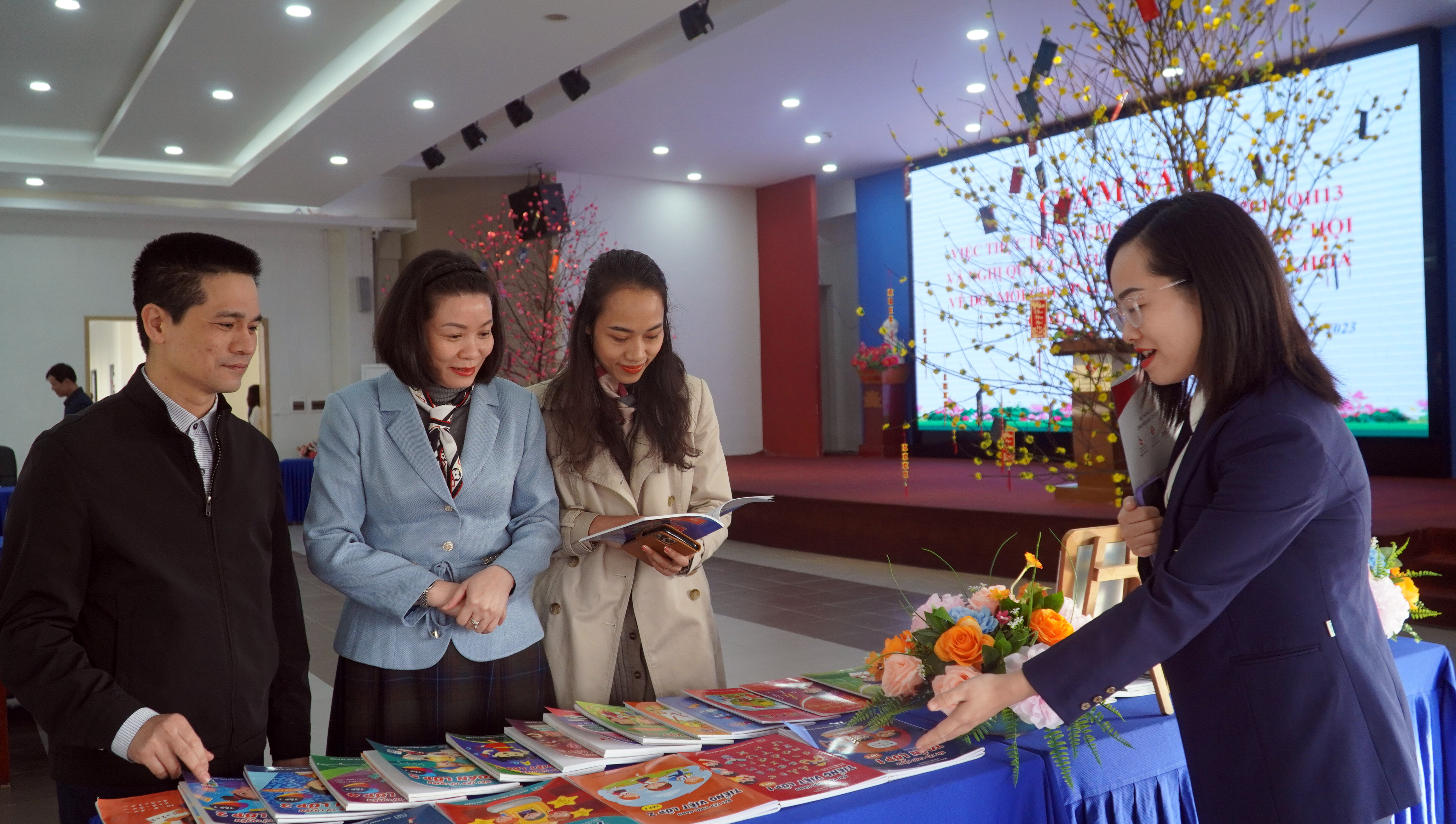 Đoàn giám sát của Đoàn ĐBQH tỉnh giám sát thực tế tại Trường tiểu học và THCS Chu Văn An