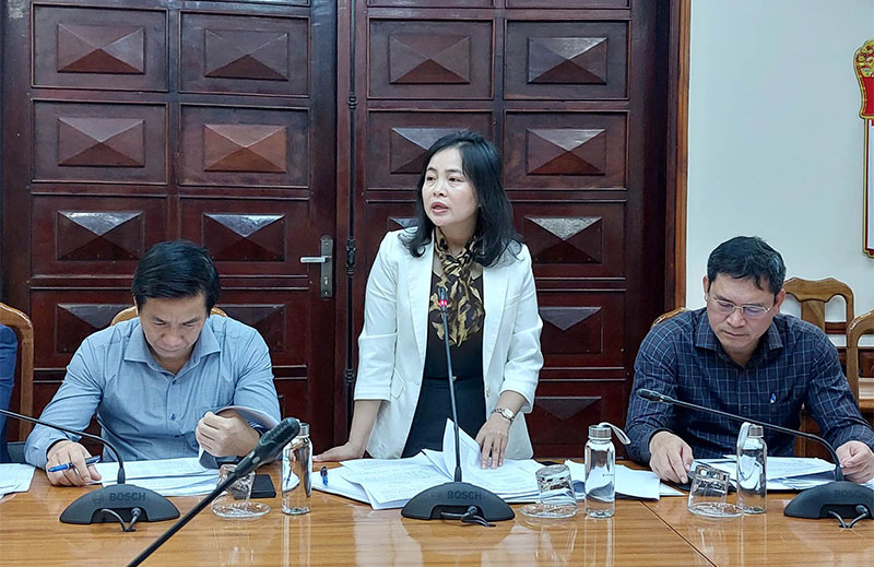 Đại diện lãnh đạo UBND huyện Quảng Trạch phát biểu tại cuộc họp