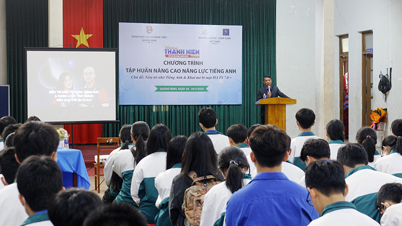Chương trình thu hút đông đảo đoàn viên, thanh niên học sinh Trường THPT Chuyên Võ Nguyên Giáp tham gia .