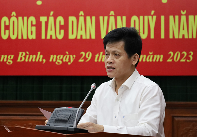 Đồng chí Trưởng ban Dân vận Tỉnh ủy Lê Văn Bảo phát biểu kết luận hội nghị.