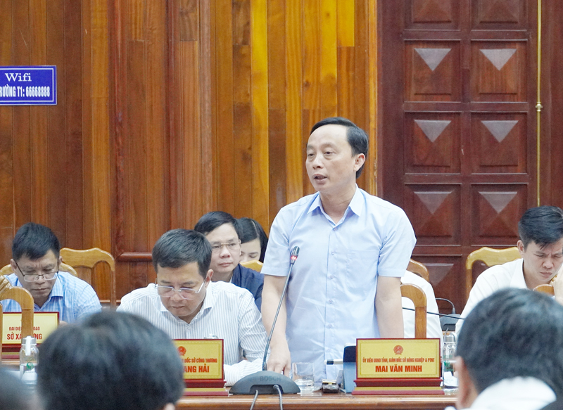 Đồng chí Giám đốc Sở Nông nghiệp-PTNT Mai Văn Minh phát biểu tại phiên họp.